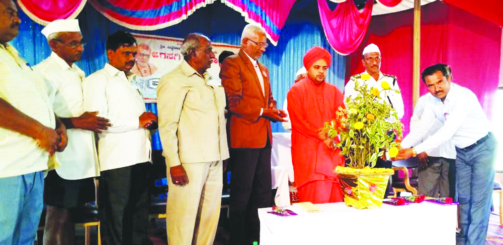 ಅಗಸಗಿ ಪ್ರೌಢಶಾಲೆ ಶಾಲಾ ವಾಷರ್ಿಕೋತ್ಸವ ಸಮಾರಂಭ